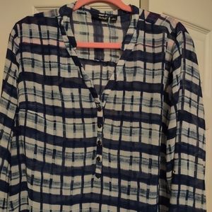 WOMEN'S SZ XL SEMI SHEER BLOUSE IN BEAUTIFUL BLUES AND WHITE!